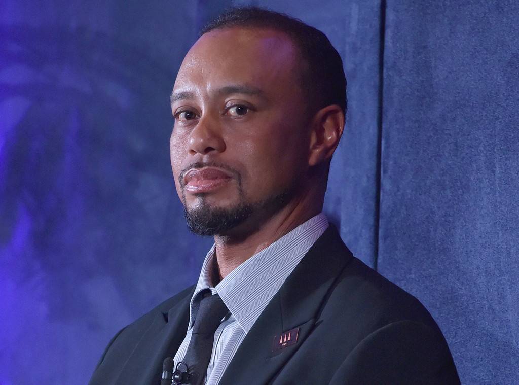  Tiger Woods apologizes for extramarital affairs