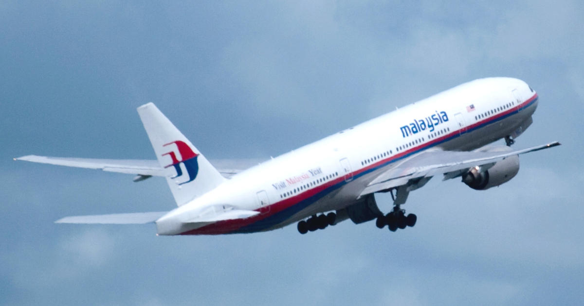  Malaysia Airlines flight vanishes with more than 200 people aboard