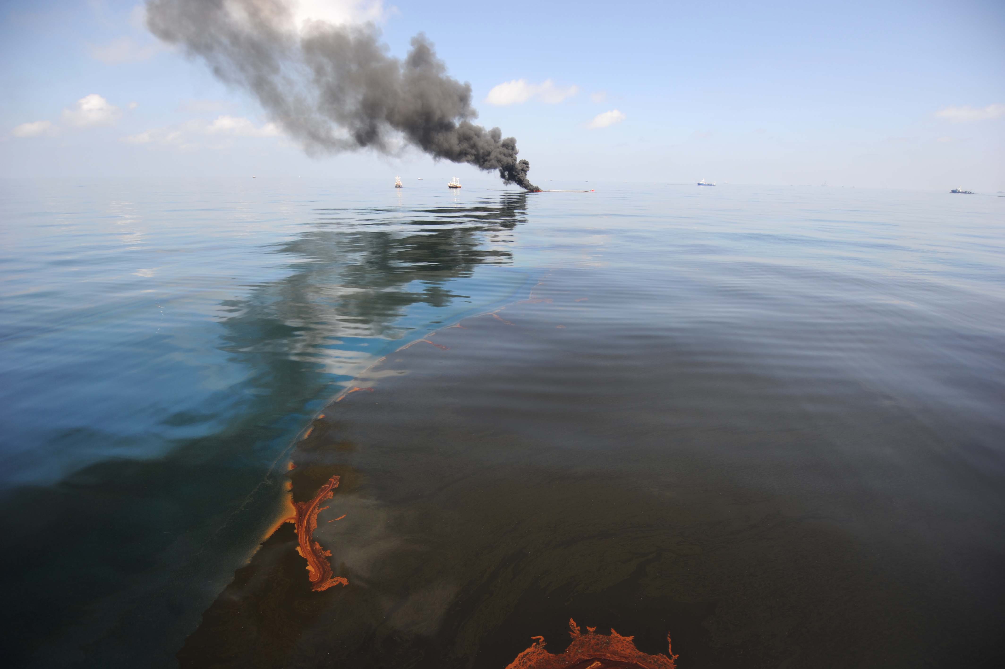  Massive oil spill begins in Gulf of Mexico